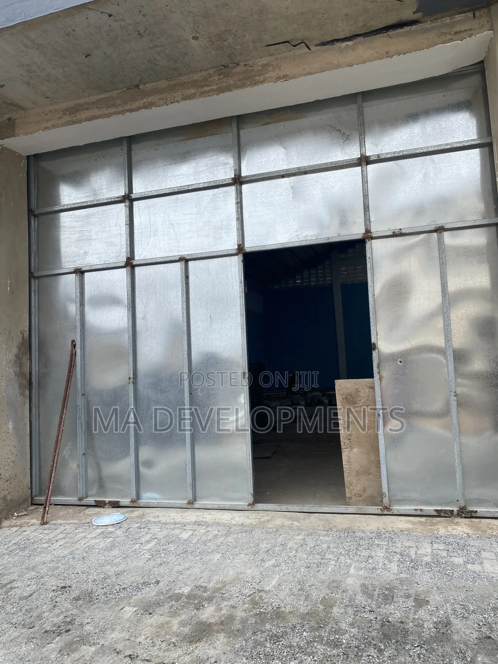 500 SQ Meter Warehouse With 2 Bedroom Apartments for Rent Achimota
