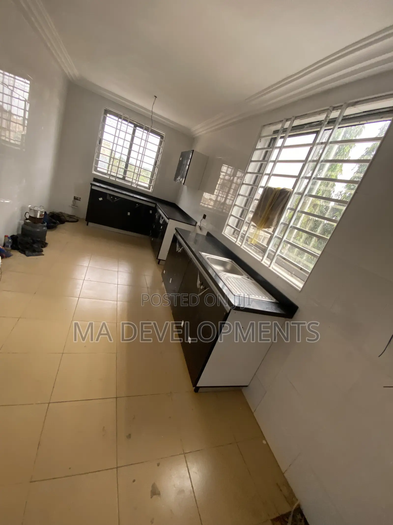 500 SQ Meter Warehouse With 2 Bedroom Apartments for Rent Achimota