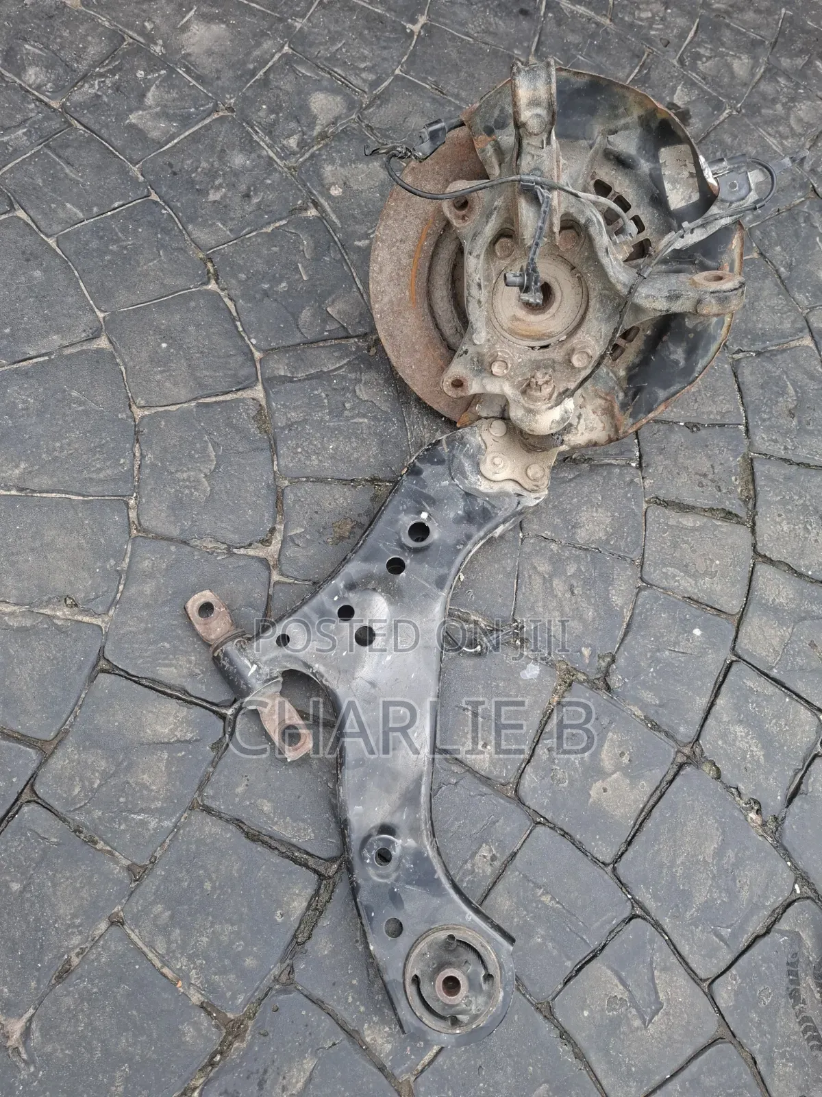 Toyota RAV4 2021 Front Right Lower Control Arm With Knuckle Hub - USA