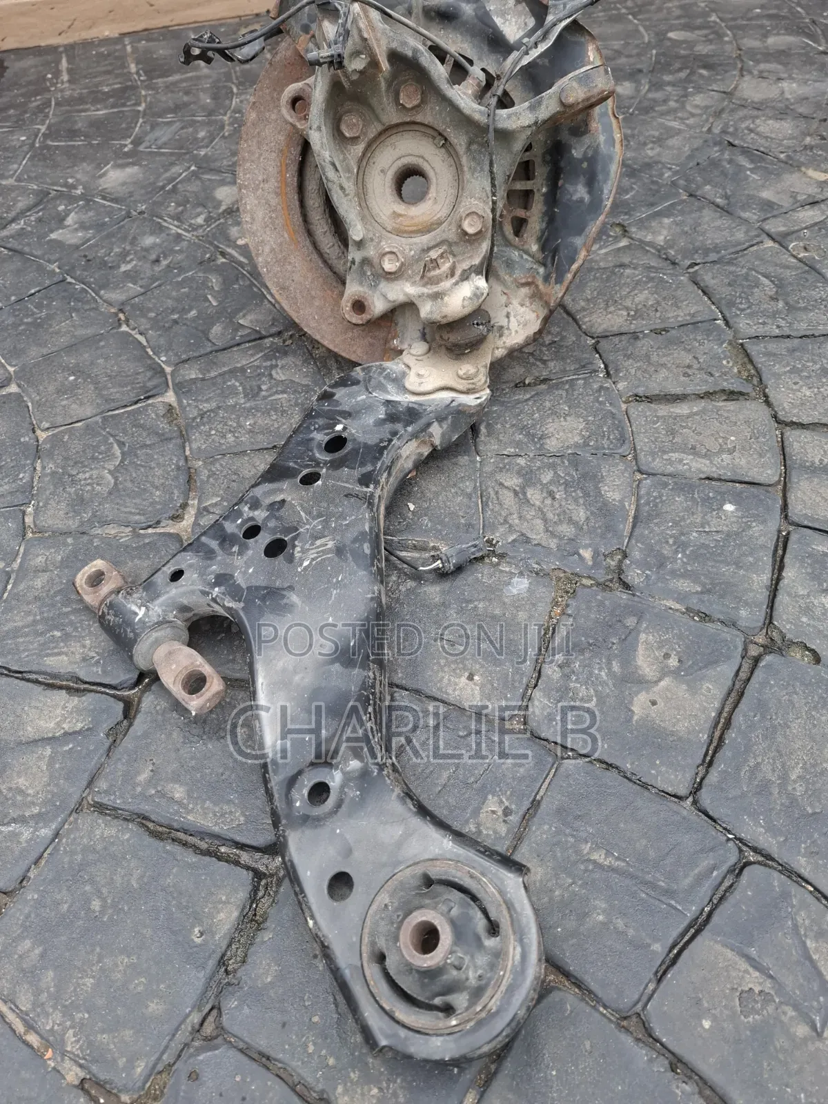 Toyota RAV4 2021 Front Right Lower Control Arm With Knuckle Hub - USA