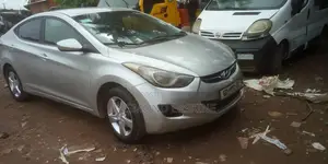 Hyundai Elantra GLS Sedan FWD (1.8L 4cyl 6A) 2013 Silver