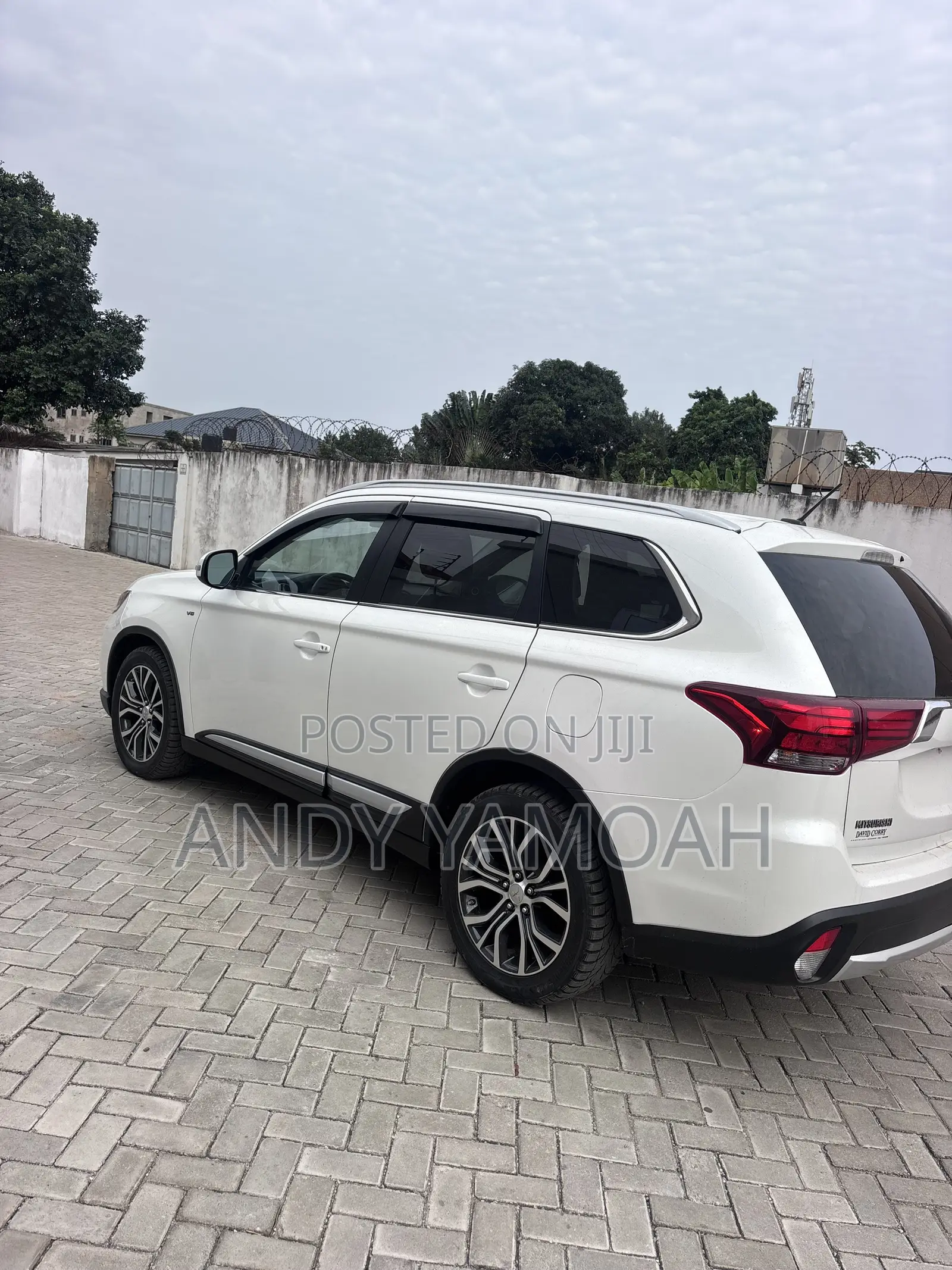 Mitsubishi Outlander 2016 White
