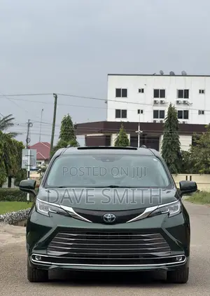 Toyota Sienna XLE 7-Passenger AWD 2021 Green