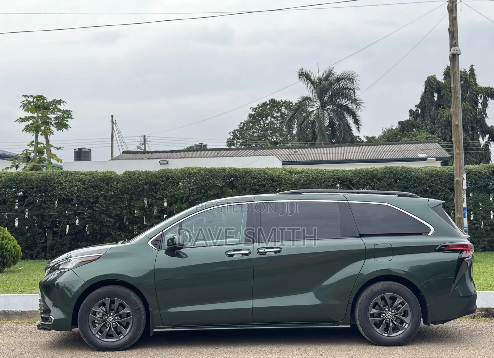 Toyota Sienna XLE 7-Passenger AWD 2021 Green