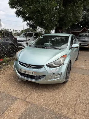 Hyundai Elantra 2012