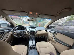 Hyundai Elantra 2012