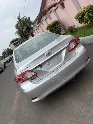 Toyota Corolla LE 4dr Sedan (1.8L 4cyl 4A) 2013 White
