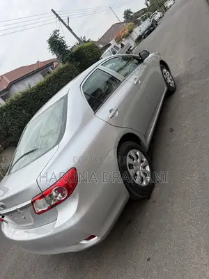 Toyota Corolla LE 4dr Sedan (1.8L 4cyl 4A) 2013 White