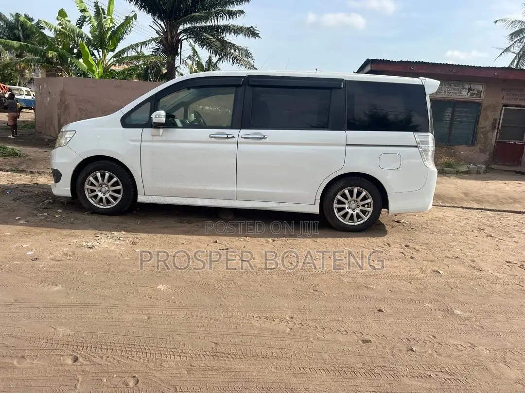 Honda Stepwgn 2013 White