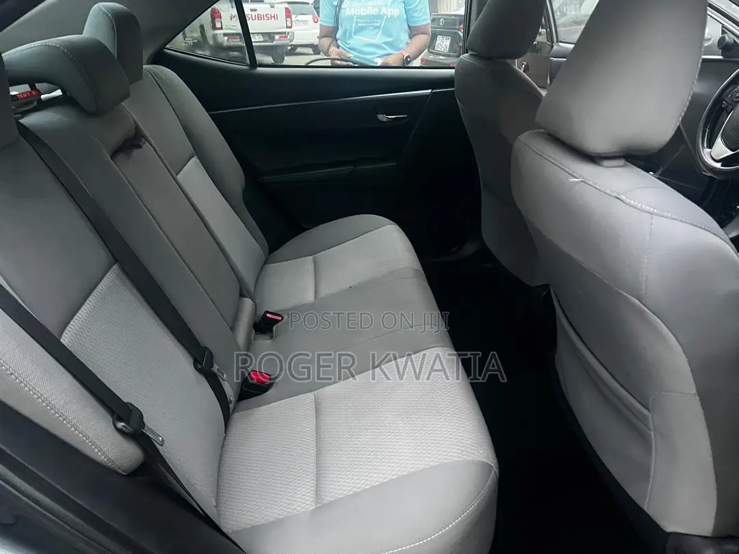 Toyota Corolla LE 4dr Sedan (1.8L 4cyl CVT) 2016 Gray