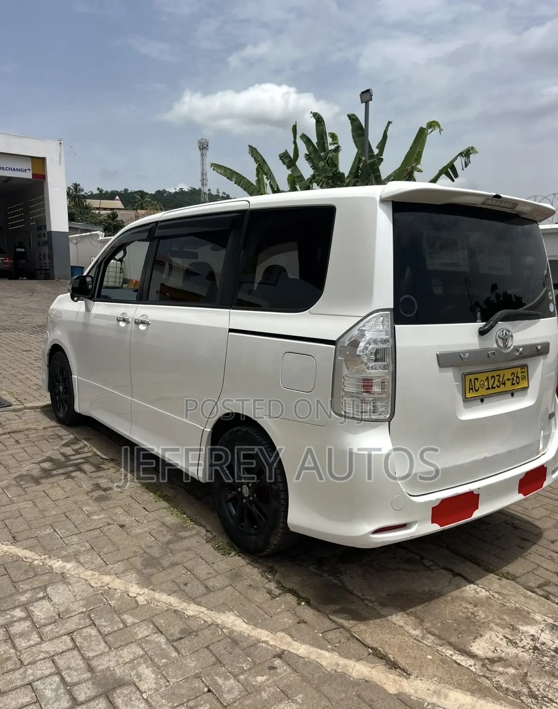 Bus 2011 White