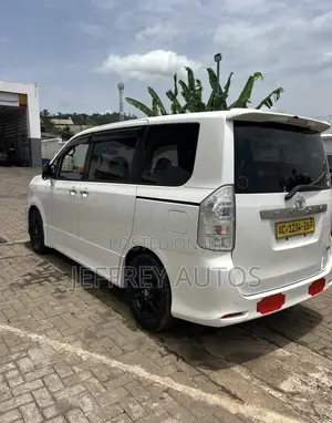 Bus 2011 White