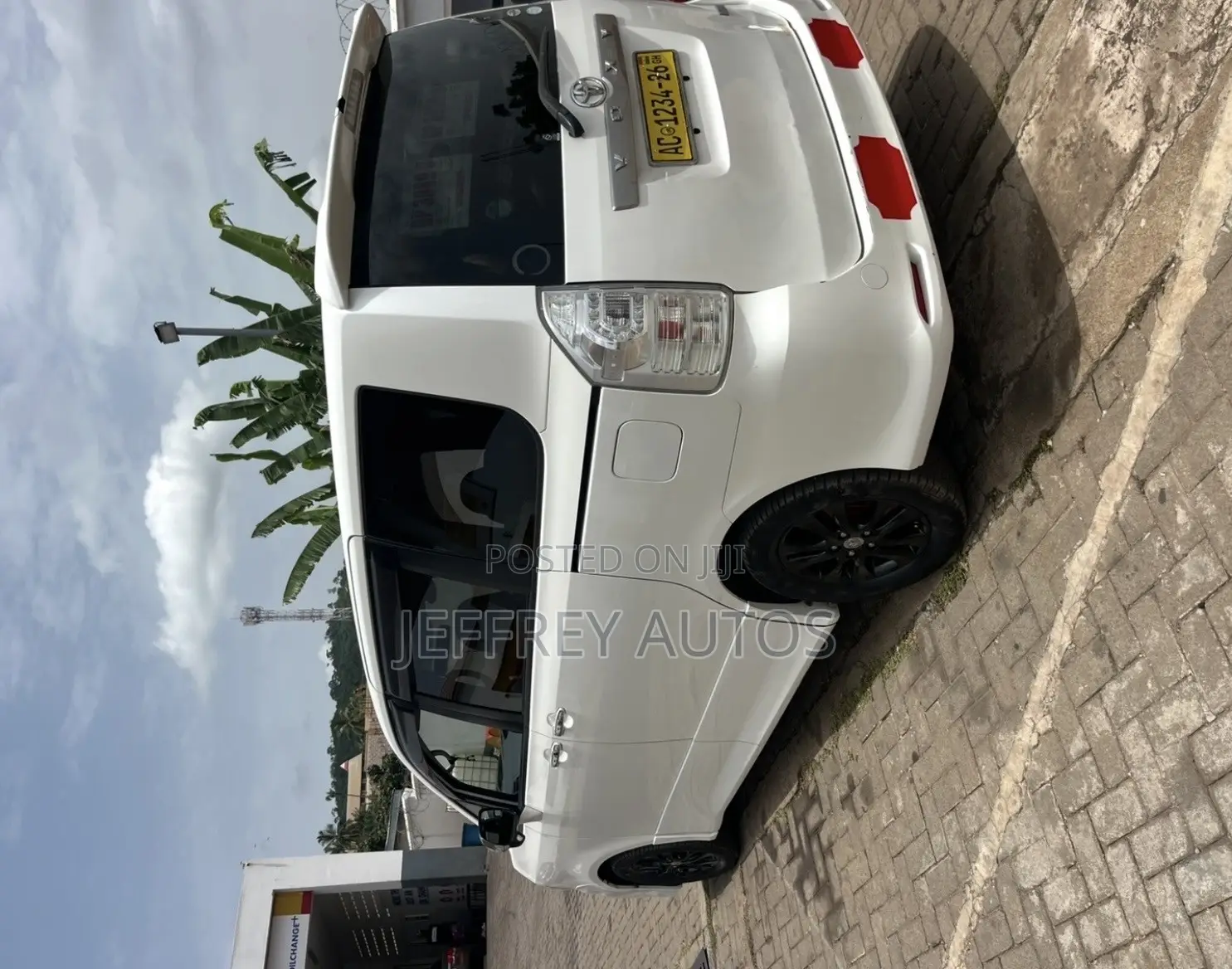 Bus 2011 White
