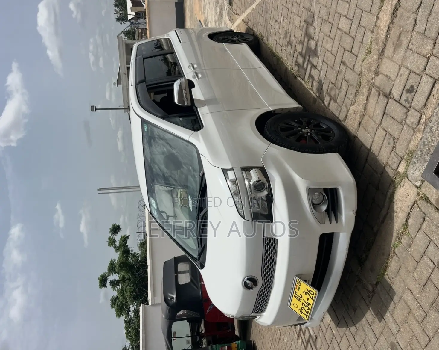 Bus 2011 White