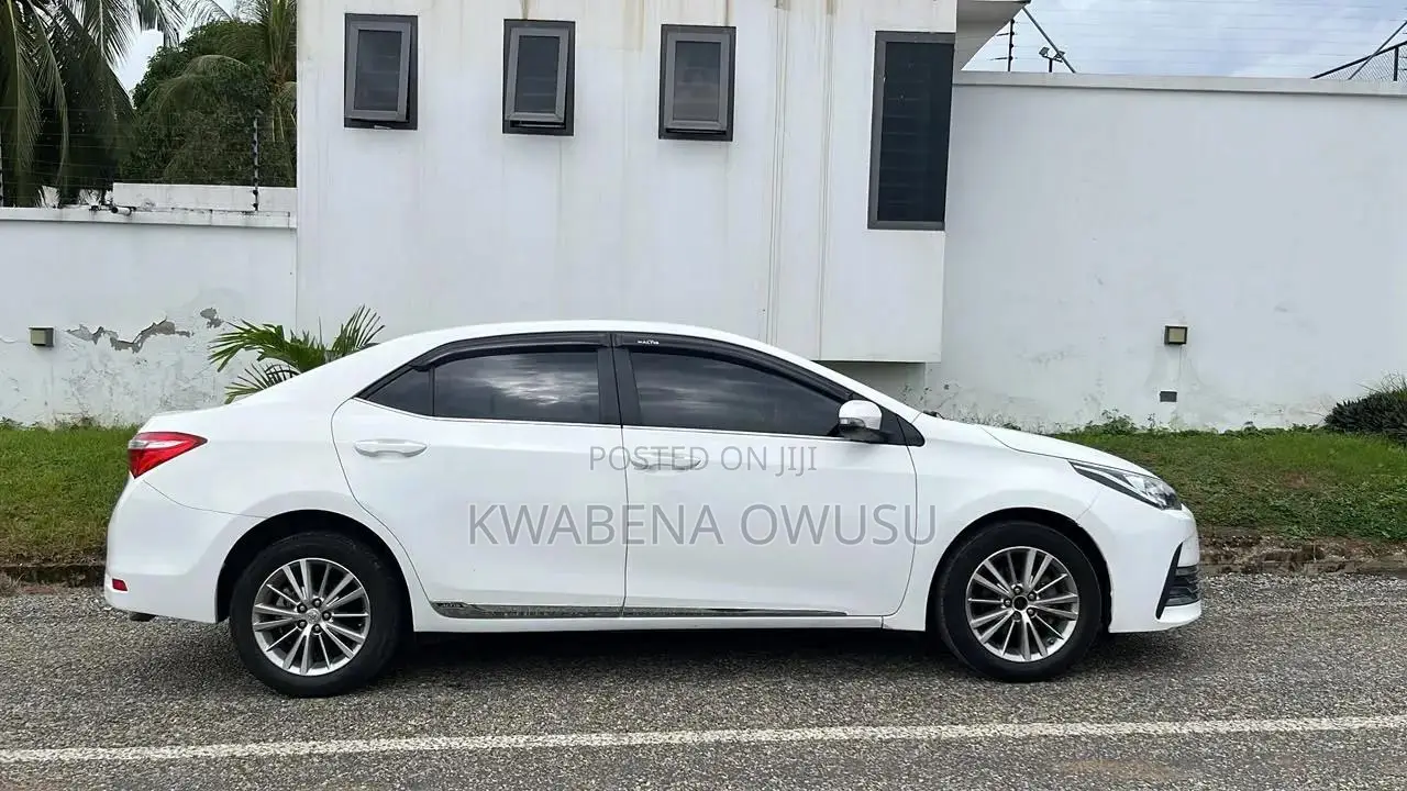 Toyota Corolla Altis 2017 White