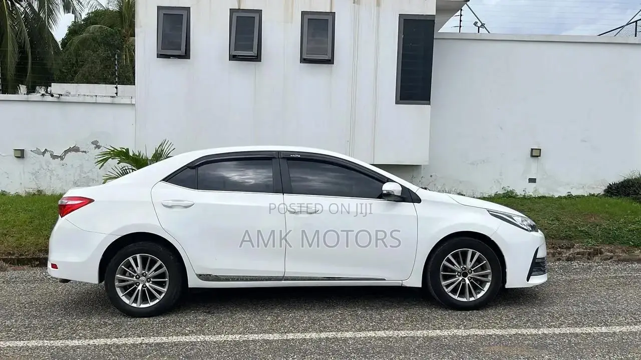 Toyota Corolla Altis 2017 White