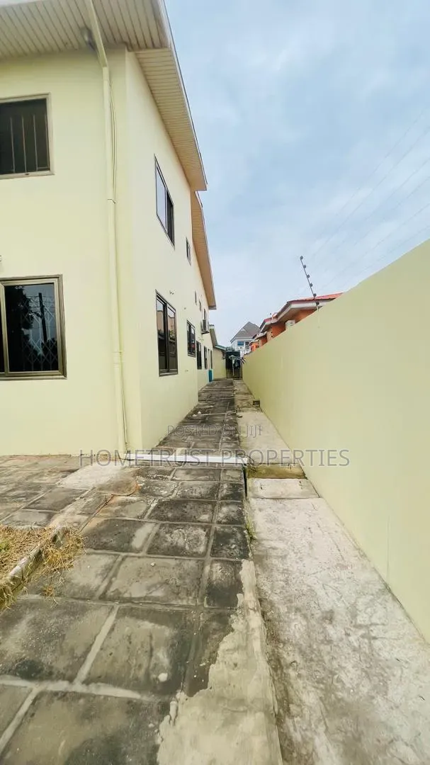 6bdrm Duplex in Haatso Westland, Antis for rent