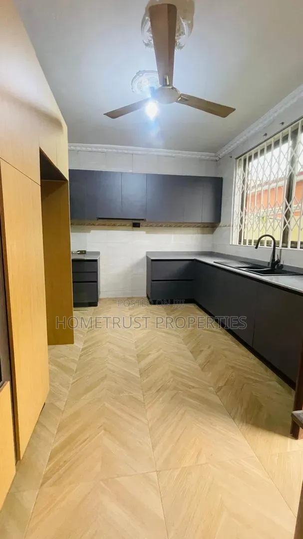 6bdrm Duplex in Haatso Westland, Antis for rent