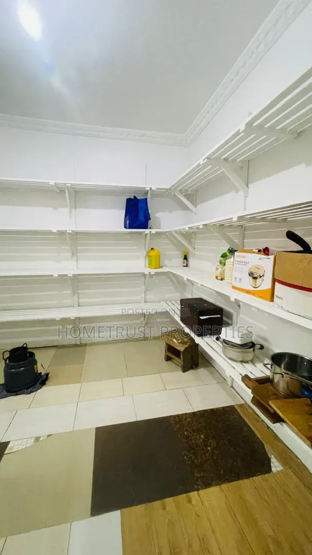 6bdrm Duplex in Haatso Westland, Antis for rent