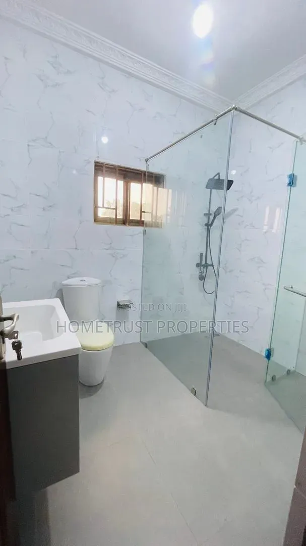 6bdrm Duplex in Haatso Westland, Antis for rent