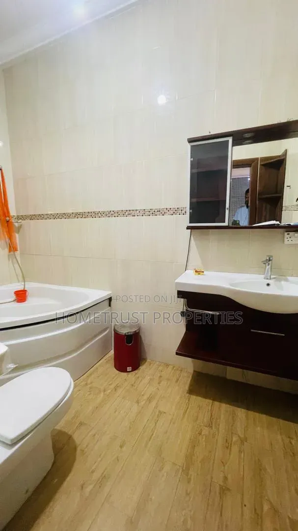 6bdrm Duplex in Haatso Westland, Antis for rent
