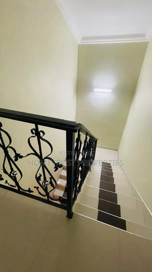 6bdrm Duplex in Haatso Westland, Antis for rent