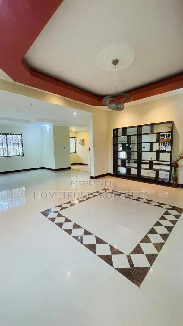 6bdrm Duplex in Haatso Westland, Antis for rent