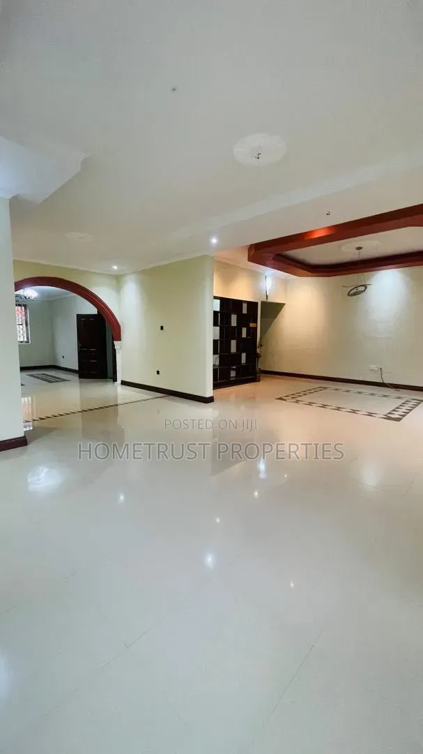 6bdrm Duplex in Haatso Westland, Antis for rent