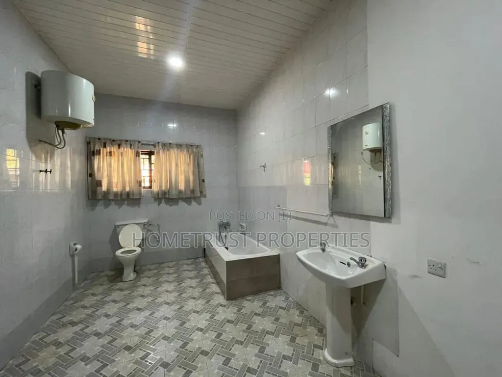 6bdrm Duplex in Haatso Westland, Antis for rent