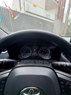 Toyota RAV4 LE 2022 Silver