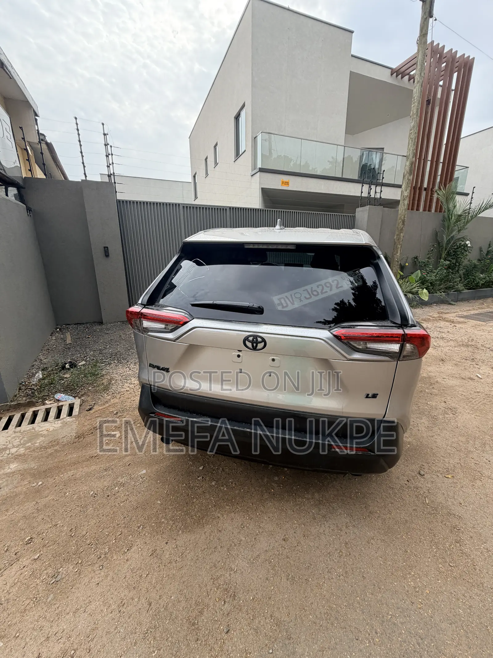 Toyota RAV4 LE 2022 Silver