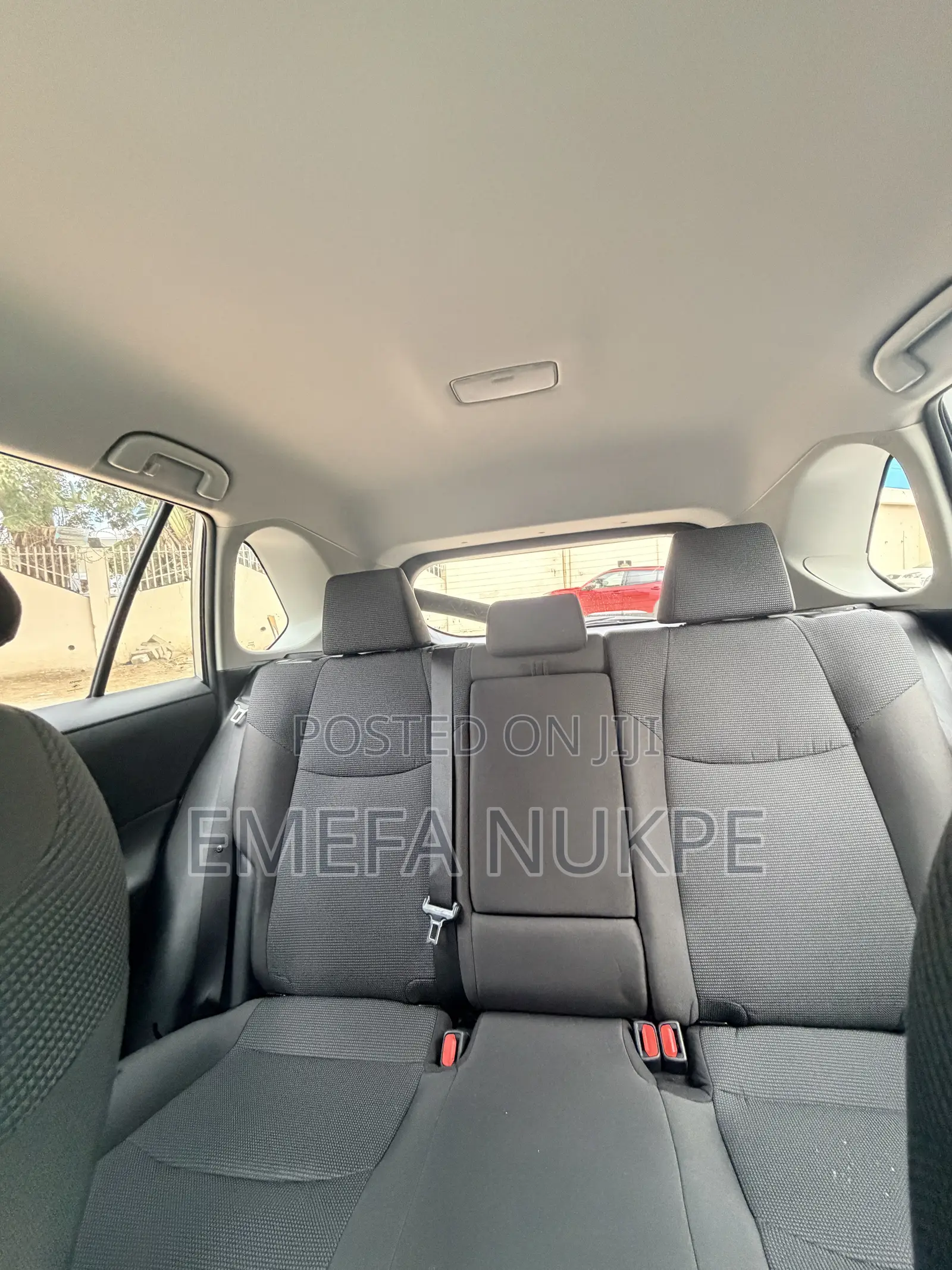 Toyota RAV4 LE 2022 Silver
