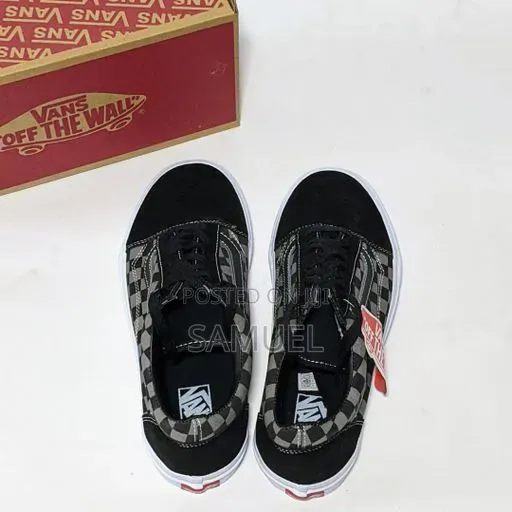 Brand New Mens Sneaker at Very Low Cost.