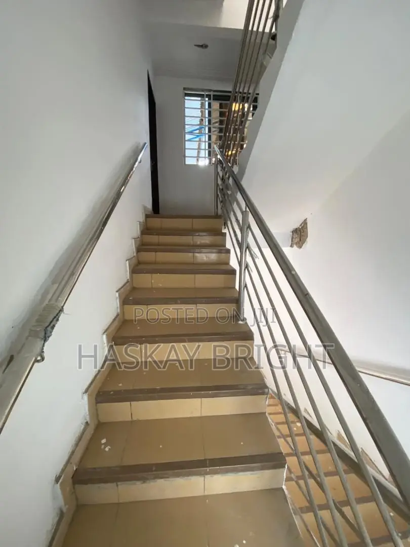 500 SQM Warehouse With 2 Unit 2 Bedroom Apartment for Rent at Achimota