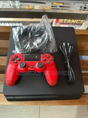 PS 4 Slim Console