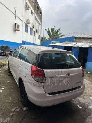 Toyota Matrix 2006 White