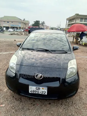Toyota Vitz 2010 Black