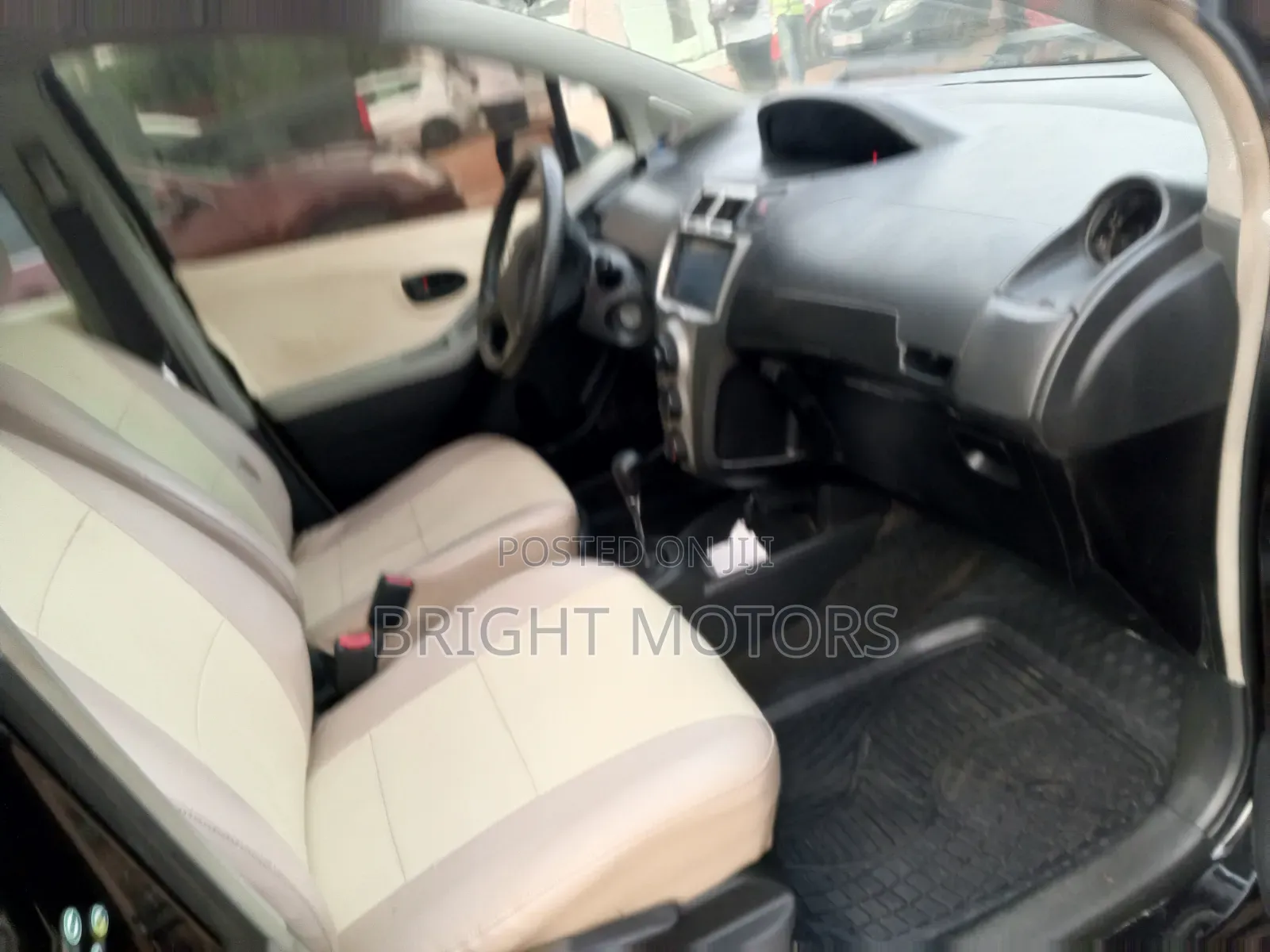 Toyota Vitz 2010 Black