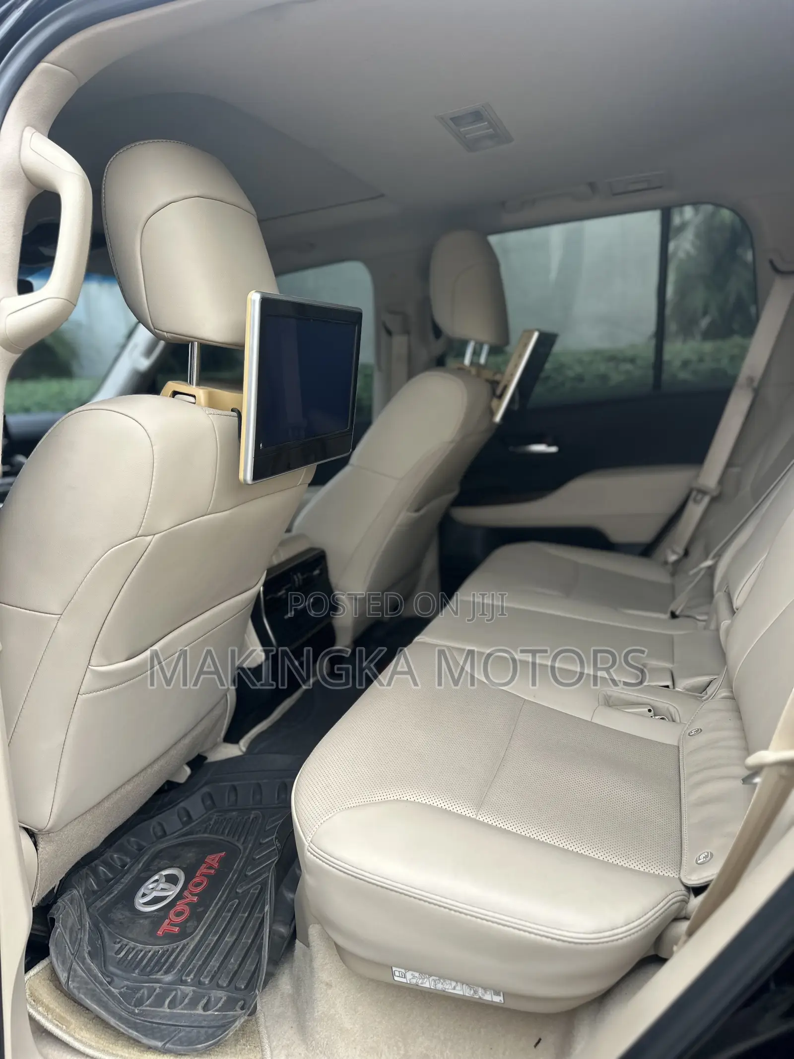 Toyota Land Cruiser LC300 2022 Black