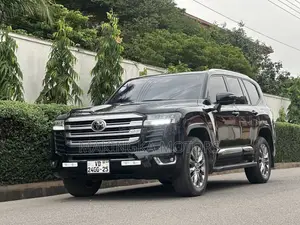 Toyota Land Cruiser LC300 2022 Black