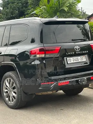 Toyota Land Cruiser 2022 Black