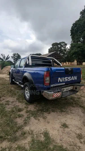 Nissan Hardbody 2013 Blue