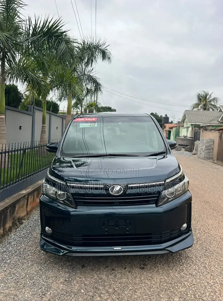 Toyota Voxy 2015 Black