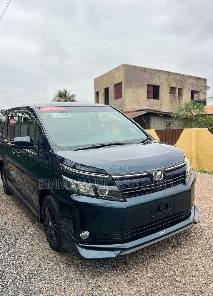 Toyota Voxy 2015 Black