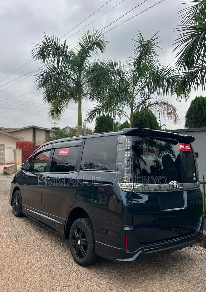 Toyota Voxy 2015 Black