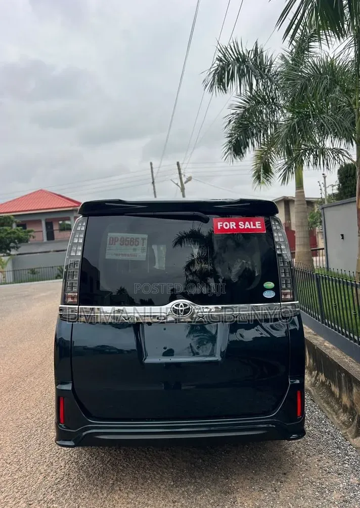 Toyota Voxy 2015 Black