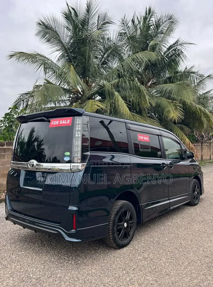 Toyota Voxy 2015 Black