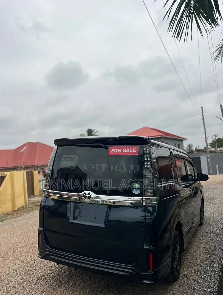 Toyota Voxy 2015 Black