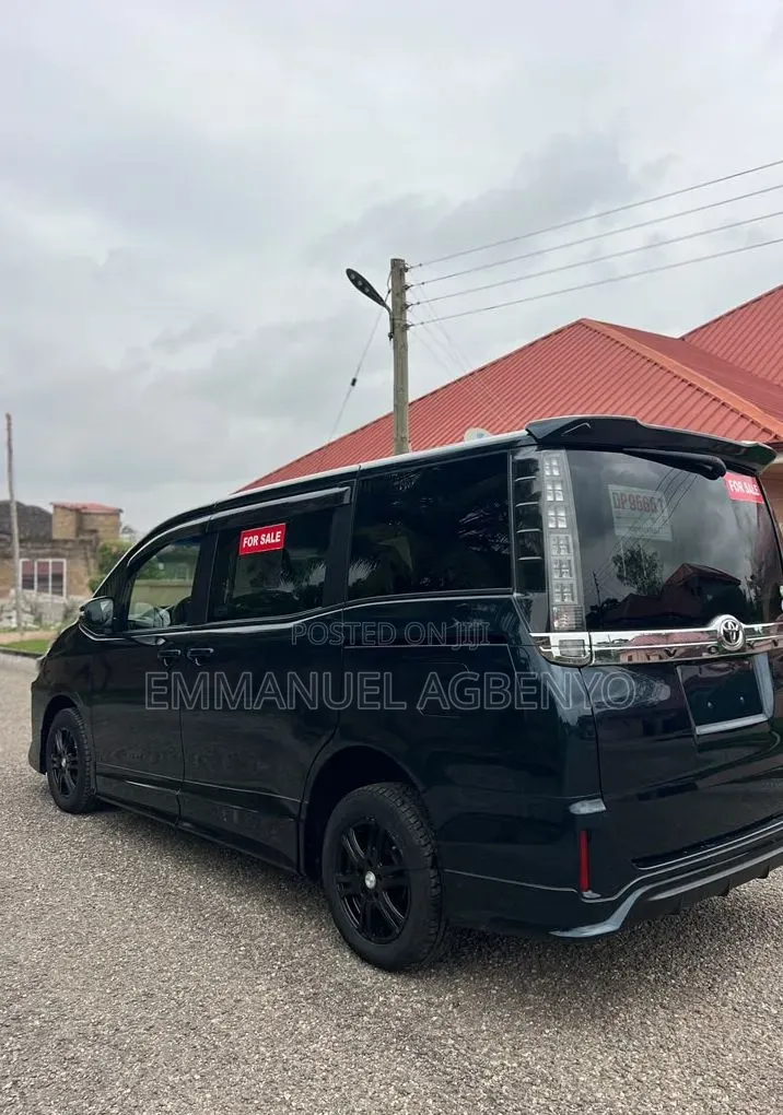 Toyota Voxy 2015 Black