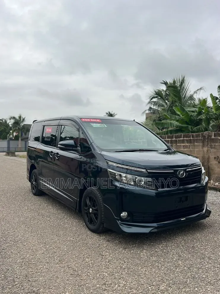 Toyota Voxy 2015 Black